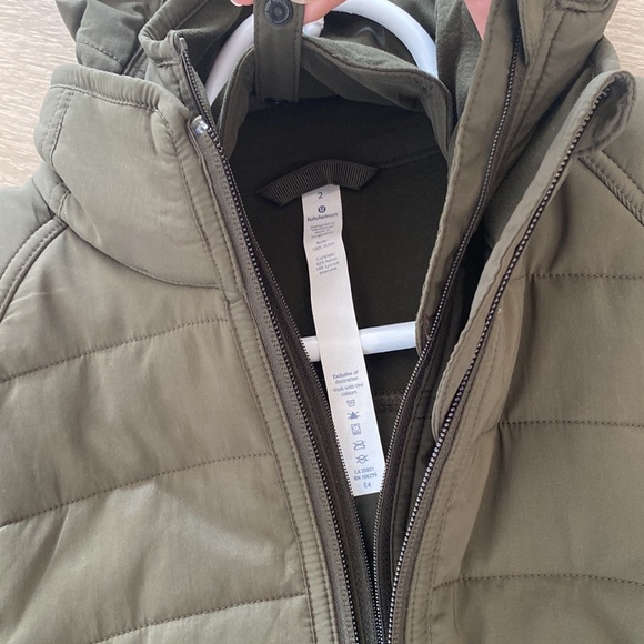 Lululemon Extra Mile Jacket, green, Size 2, New with Tag! - Picture 4 of 10